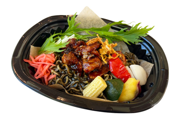 牛すじと野菜の黒焼きそば